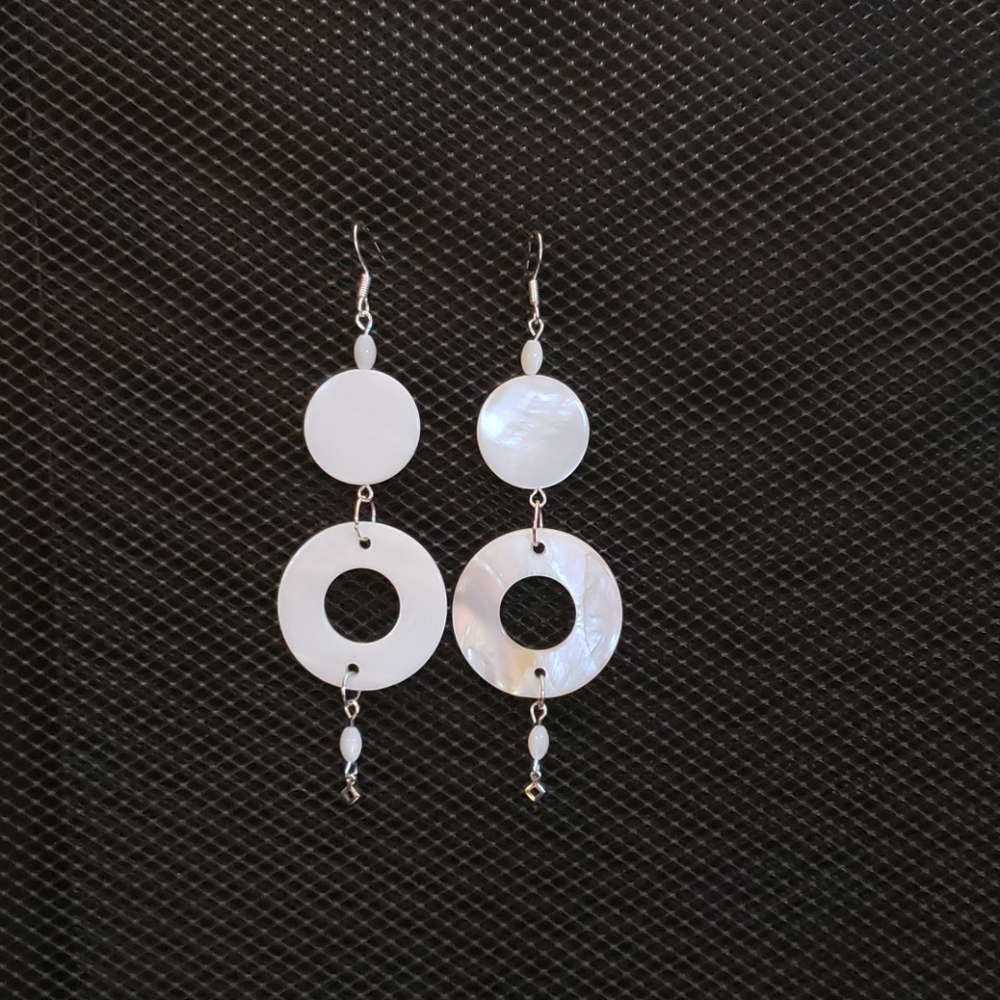 3/$20 | Shell dangle earrings - Picture 2 of 5